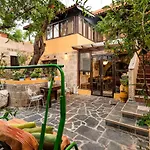 Secret Garden - Old Town Apartment