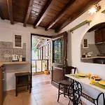 Secret Garden - Old Town Apartment Rhodes City